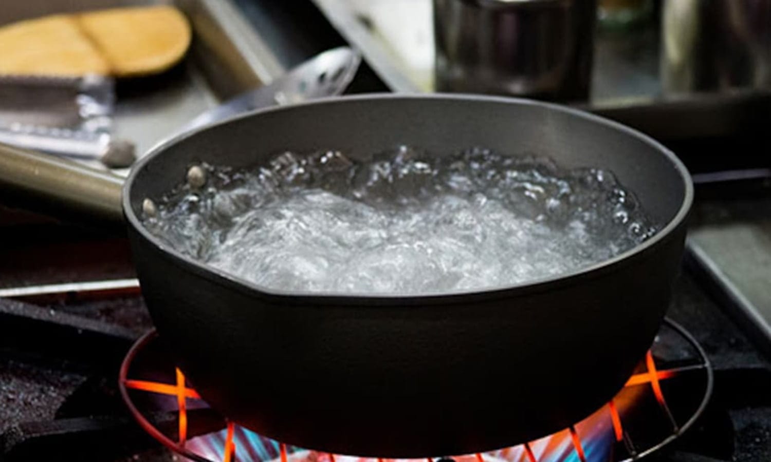 Side Effect Of Drinking Warm Water : गर्म पानी पीने में बरतें सावधानी, जानिए किन लोगों को नहीं पीना चाहिए गर्म पानी